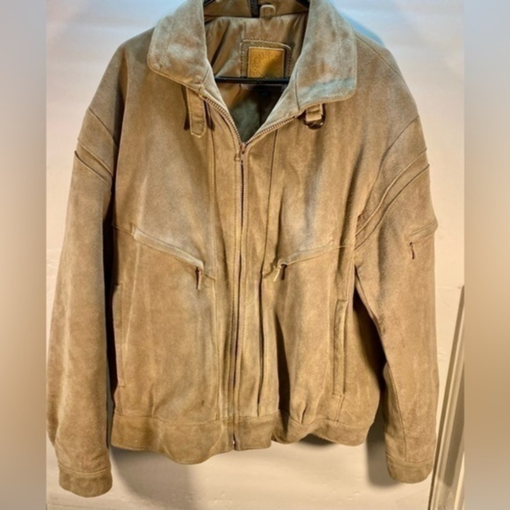 SUEDE LEATHER GREY COAT IN EXCELLENT CONDITION SIZE 46
